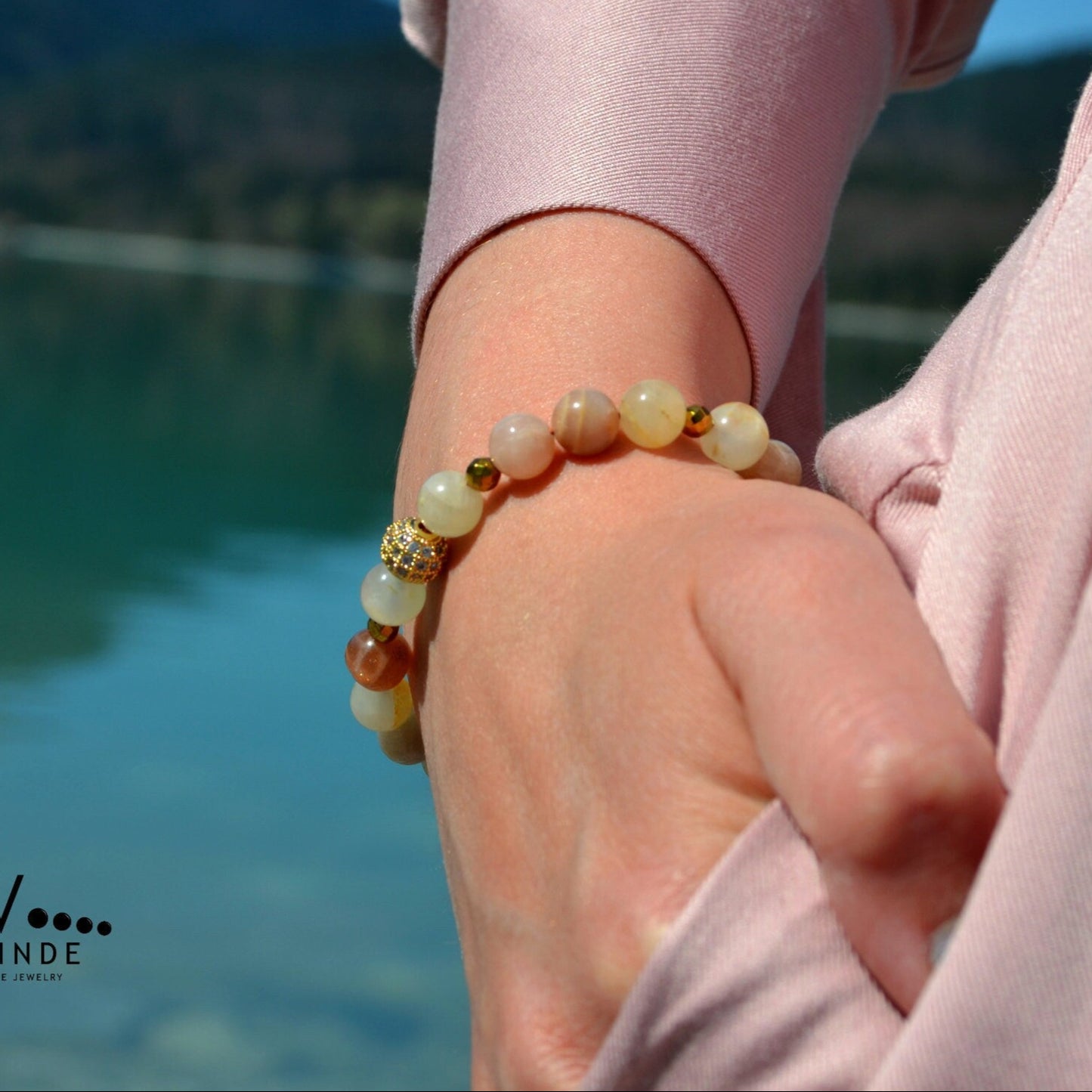 Sunstone Hematite Beaded Bracelet, Adjustable Women's Energy Bracelet, Boho Crystal Bracelet for Strength & Vitality - Shamballa Bracelet - Birthstone Bracelet - Gemstone Bracelet Women - Chakra Bracelet - Macrame Bracelet - Healing Bracelet - Valinde
