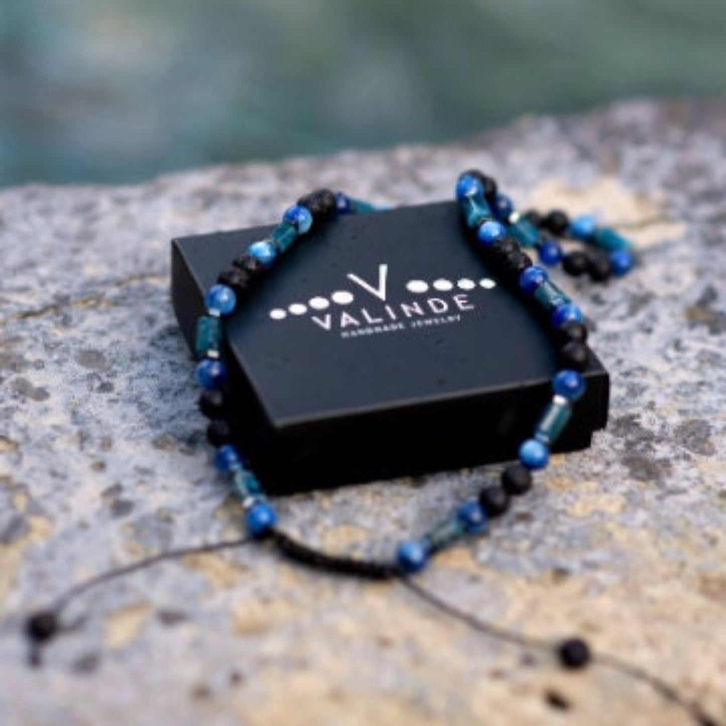 Men's Genuine Kyanite Apatite Crystal Necklace - Short Beaded Necklace - Lava Stone Necklace - Gift for Men - Adjustable Surfer Necklace - Shamballa Necklace - Birthstone Necklace - Gemstone Necklace Men - Chakra Necklace - Macrame Necklace - Healing Necklace - Valinde