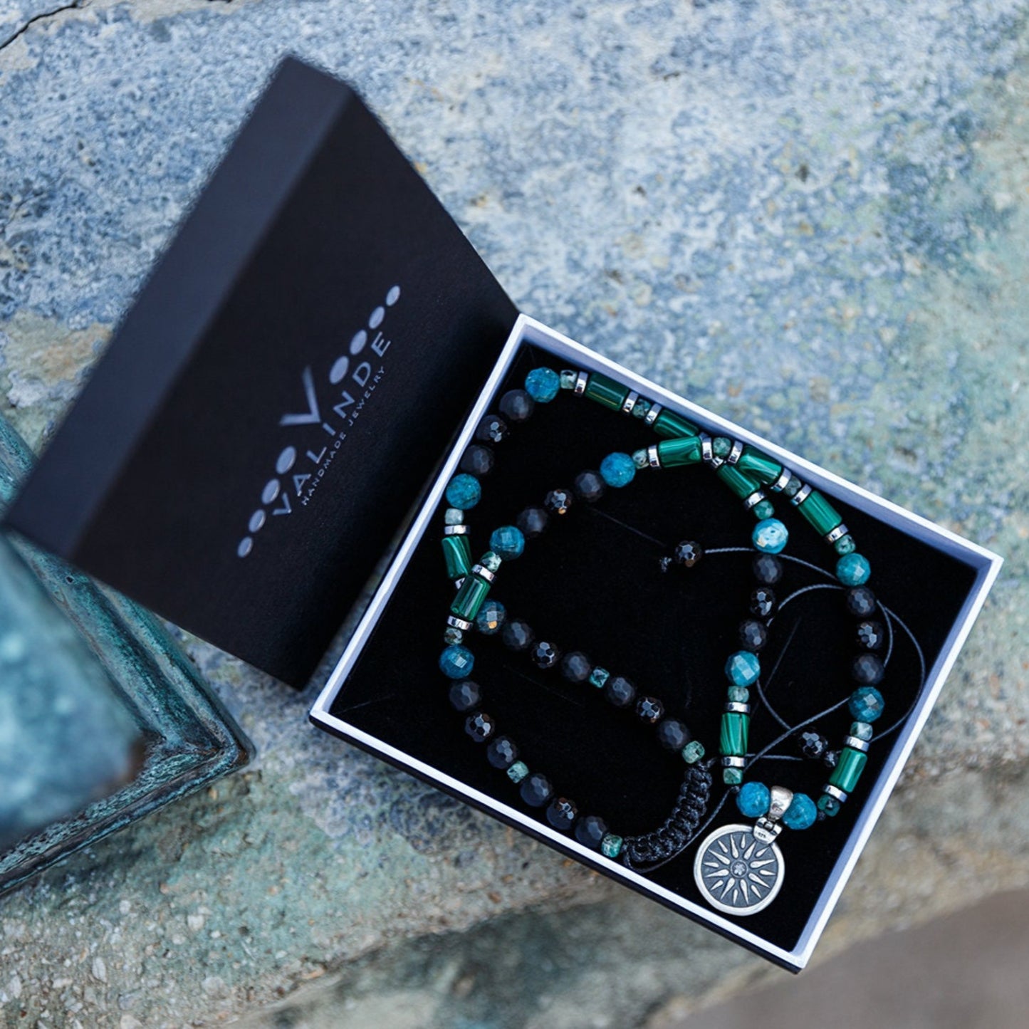 Vergina Sun Coin Necklace - Men's Malachite Apatite Agate Beaded Necklace - Short Necklace -Greek Silver Pendant Necklace - Gift For Men - Shamballa Necklace - Birthstone Necklace - Gemstone Necklace Men - Chakra Necklace - Macrame Necklace - Healing Necklace - Valinde