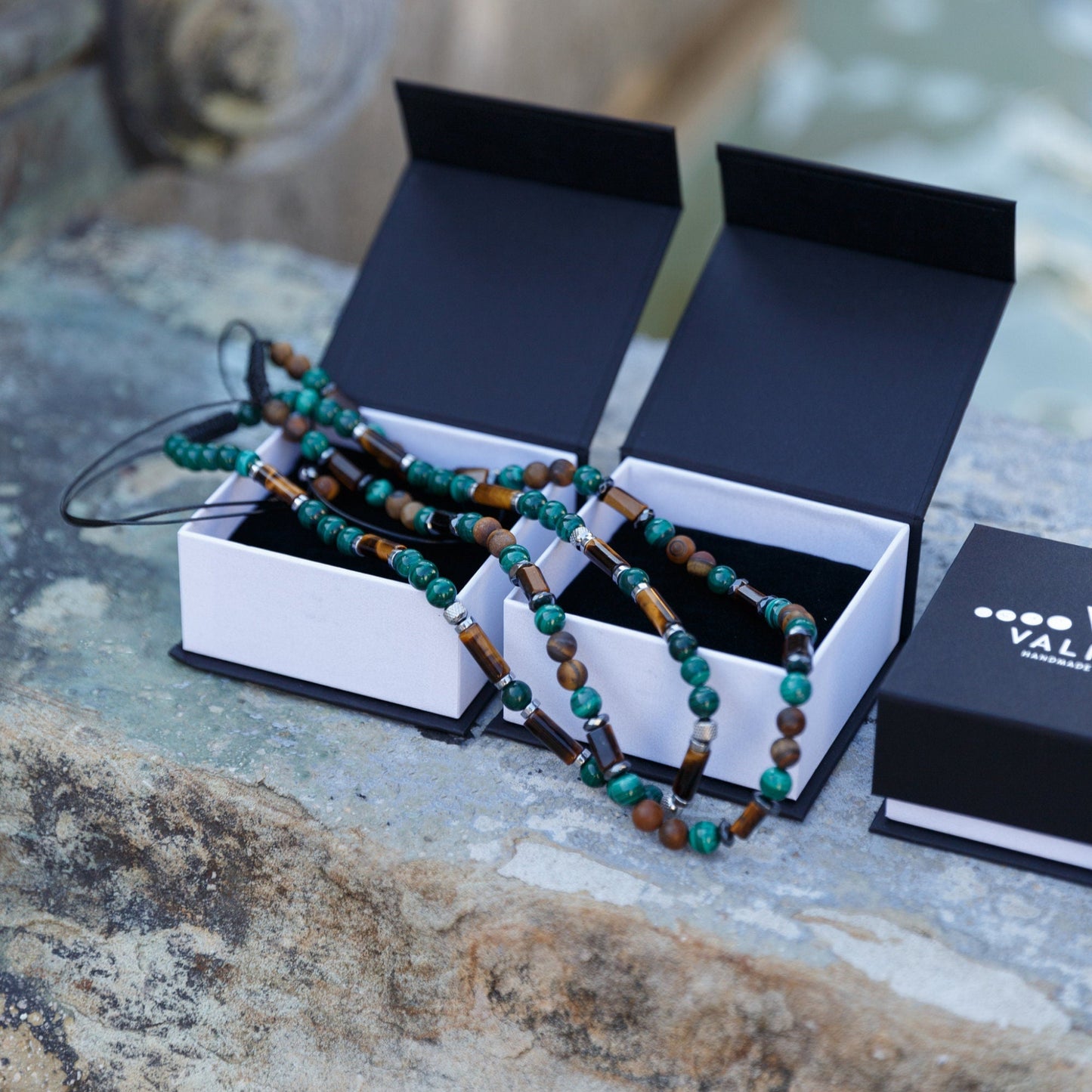 Malachite Short Necklace Men - Men's Gemstone Tiger's Eye Beads Necklace - Gift for Men - Christmas Gift - Adjustable Crystal Necklace  - Shamballa Necklace - Birthstone Necklace - Gemstone Necklace Men - Chakra Necklace - Macrame Necklace  - Healing Necklace - Valinde
