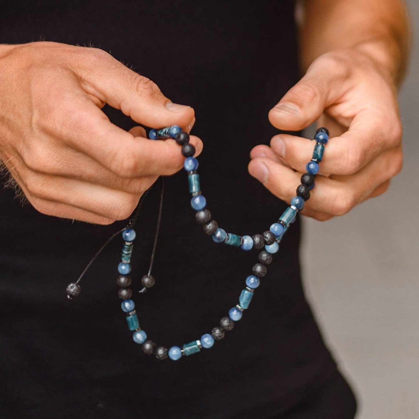 Men's Genuine Kyanite Apatite Crystal Necklace - Short Beaded Necklace - Lava Stone Necklace - Gift for Men - Adjustable Surfer Necklace - Shamballa Necklace - Birthstone Necklace - Gemstone Necklace Men - Chakra Necklace - Macrame Necklace  - Healing Necklace - Valinde