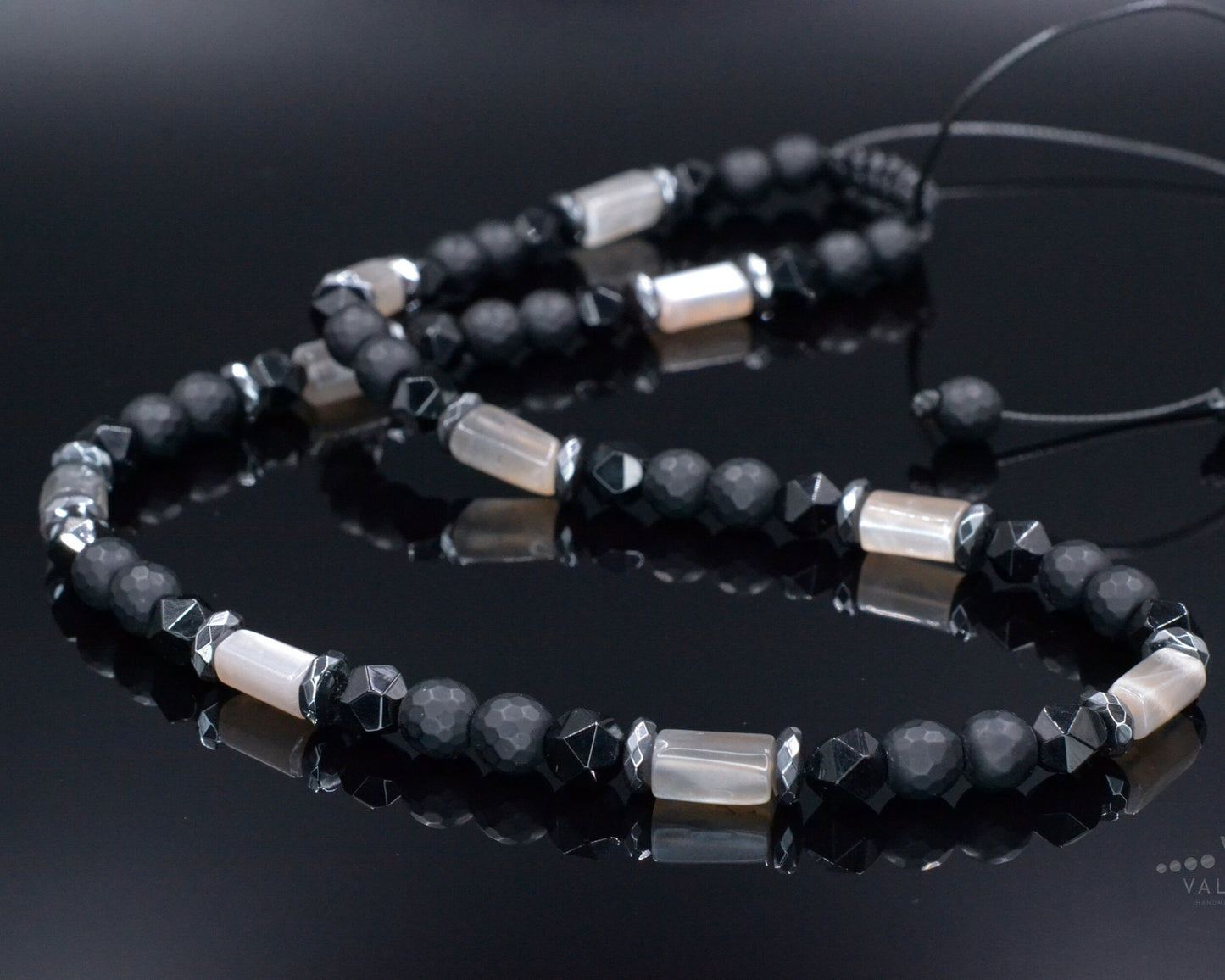 Men's Sunstone Necklace - Black Onyx Agate Hematite Beads Necklace - Short Adjustable Stone Necklace - Gift for Men - Father's Day Gift- Shamballa Necklace - Birthstone Necklace - Gemstone Necklace Men - Chakra Necklace - Macrame Necklace  - Healing Necklace - Valinde