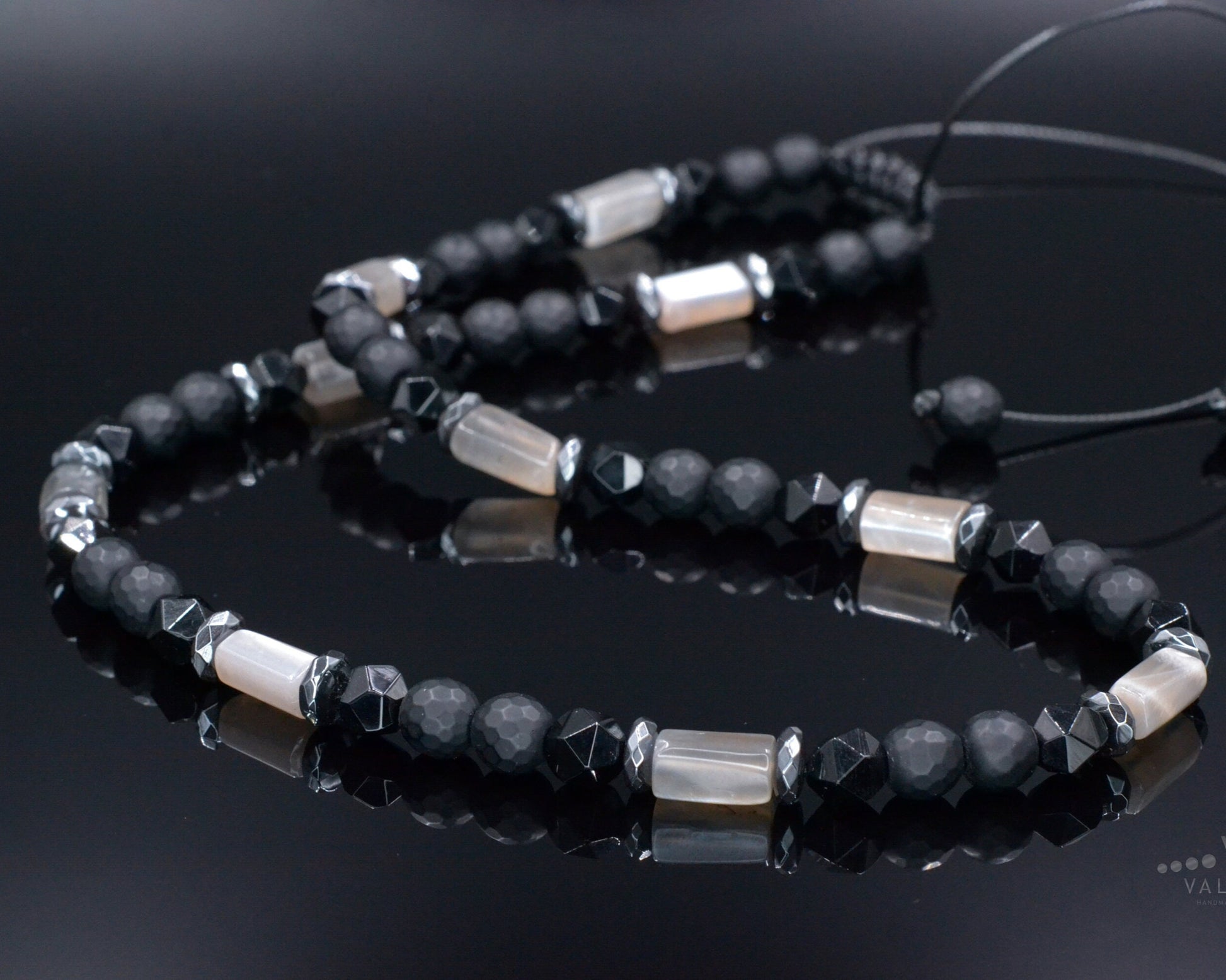 Men's Sunstone Necklace - Black Onyx Agate Hematite Beads Necklace - Short Adjustable Stone Necklace - Gift for Men - Father's Day Gift- Shamballa Necklace - Birthstone Necklace - Gemstone Necklace Men - Chakra Necklace - Macrame Necklace  - Healing Necklace - Valinde